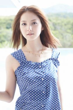 门卫老头吸允校花奶头